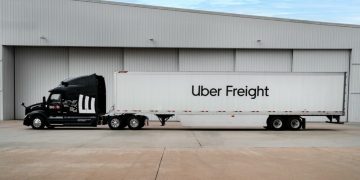 Uber e Startup Se Unem para Criar Caminhões Autônomos por IA: Uma Revolução no Transporte de Carga