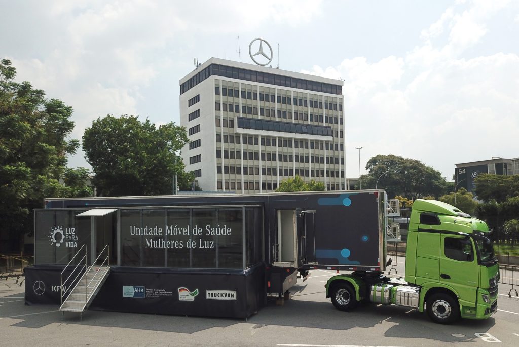 Mercedes-Benz e Instituto Luz para Vida